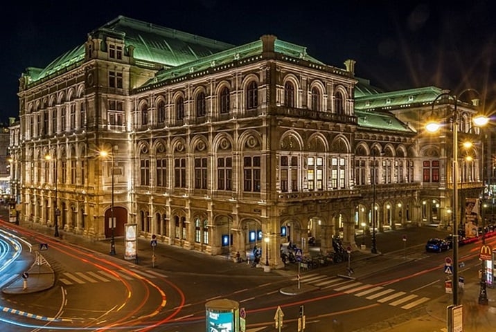 A cidade tem a casa Ópera Estatal de Viena, no Centro, com grande história desde o século XIX. O local é sede permanente da Orquestra Filarmônica de Viena e palco principal da Orquestra Mozart. Reprodução: Flipar