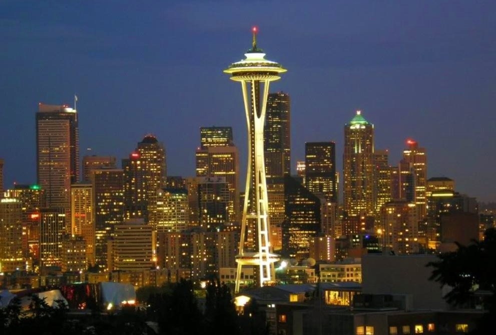 Antes eles moravam em Seattle, 18ª cidade mais populosa dos Estados Unidos, no estado de Washington. 