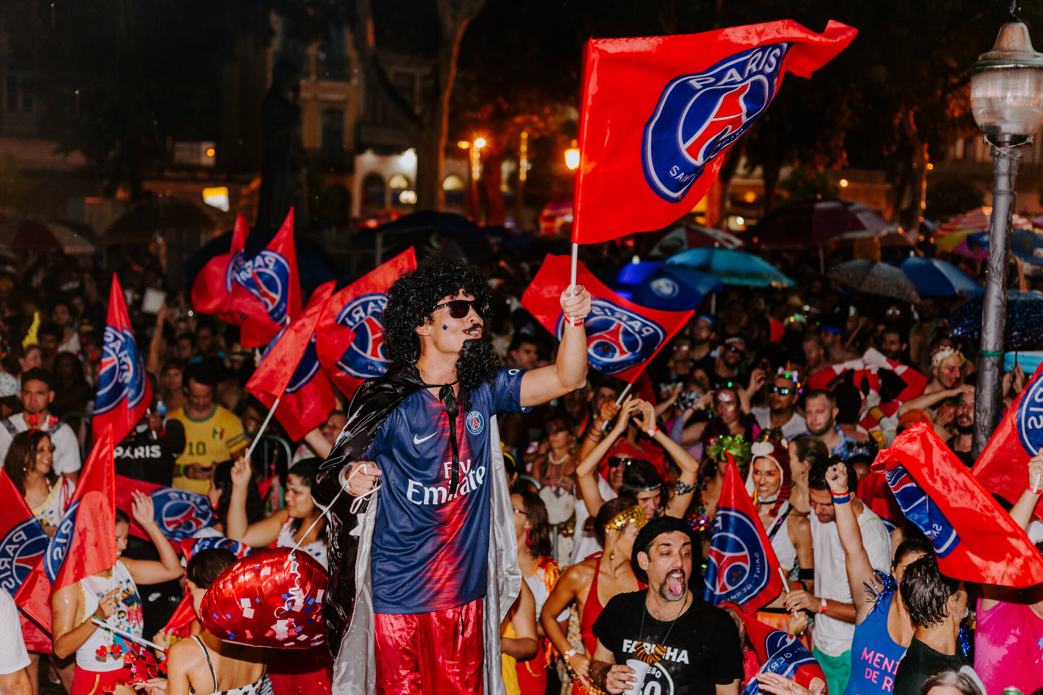 PSG participou oficialmente do carnaval do Rio de Janeiro, representado por Alex Dias. Foto: Divulgação