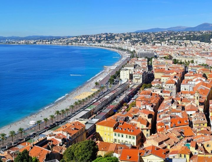 10) Nice (França), 60 pontos: Localizada na Riviera Francesa, Nice é um paraíso à beira-mar conhecido por suas praias ensolaradas e elegância mediterrânea. Reprodução: Flipar