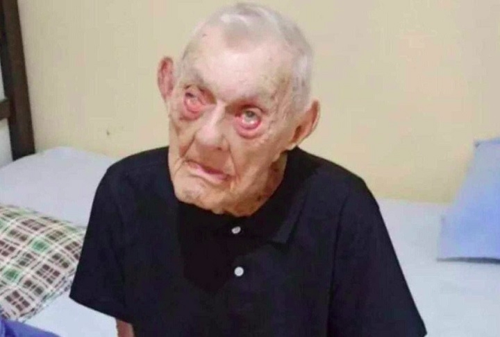 Considerado o homem mais velho do mundo, o agricultor cearense João Marinho Neto, de 112 anos, segue uma dieta equilibrada administrada por uma nutricionista, mas não dispensa quatro itens de sua preferência: café, rapadura, uvas e galinha caipira. 
 Reprodução: Flipar