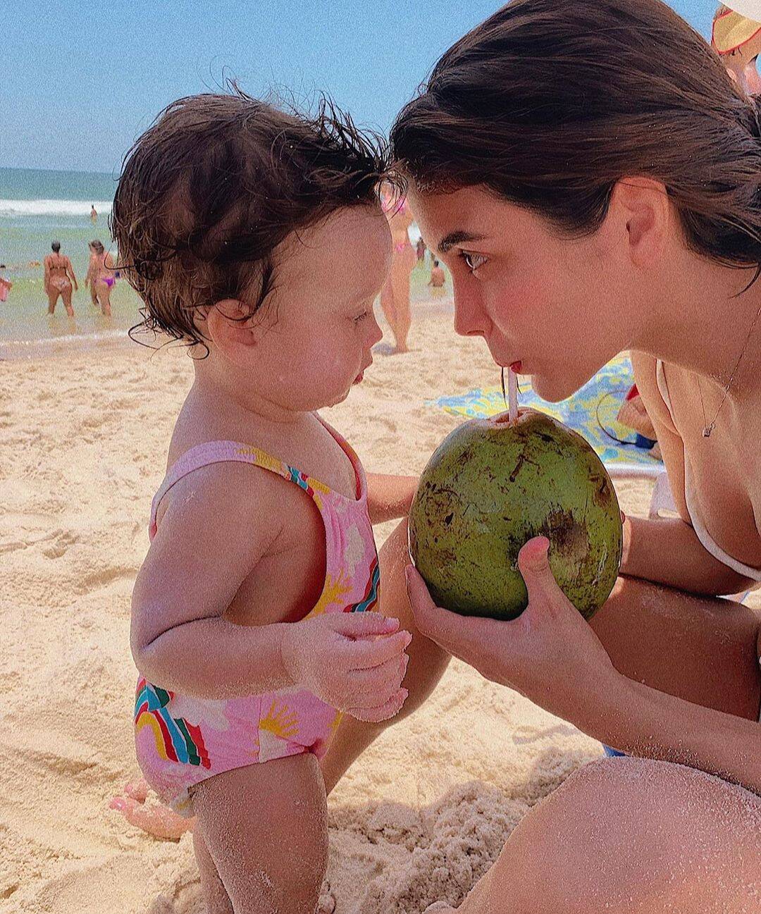 Letícia Almeida e a filha, Madalena. Foto: Reprodução/Instagram/@leticia 