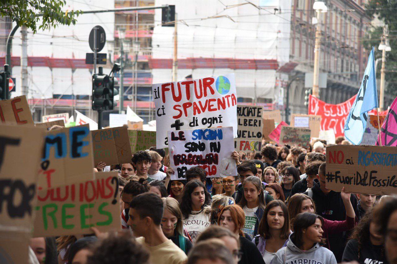 O movimento "Fridays For Future" faz uma série de protestos pelo clima em 70 cidades italianas. Foto: Reprodução/Twitter - 23.09.2022