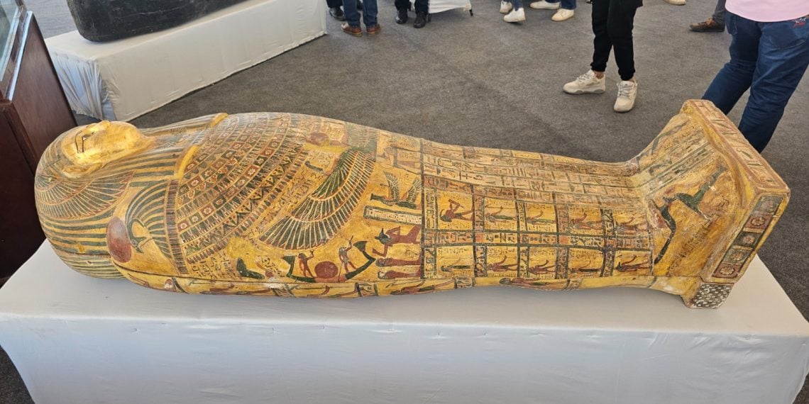 Desenho semelhante a Marge Simpson aparece em caixão de múmia egípcia Supreme Council of Antiquities