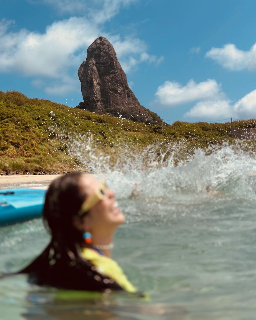 Juliette encanta ao praticar stand up paddle em Fernando de Noronha Reprodução/Instagram