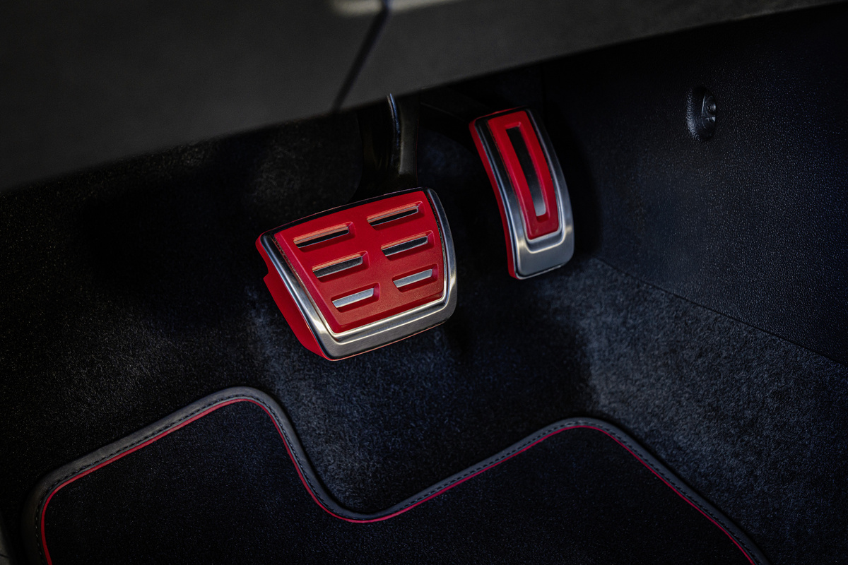 Pedais do VW Golf GTI Edition 50. Foto: Volkswagen/Divulgação