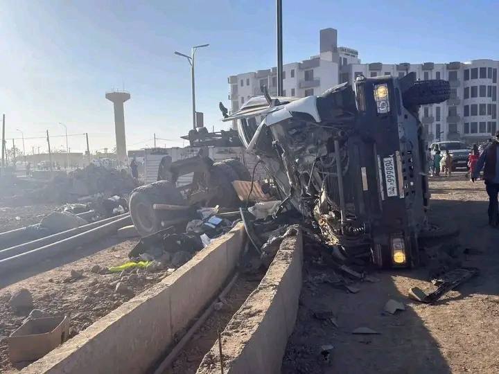 Acidente em Semera ocorreu após caminhão que transportava pessoas por rotas irregulares perder o controle e capotar. Foto: Divulgação/Governo Regional de Afar
