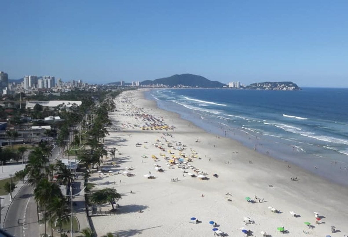 Com uma população estimada em pouco mais de 311 mil habitantes, Guarujá é conhecida por suas praias que atraem turistas de todo o país, como a Praia da Enseada, a mais extensa do município, com 8 km de comprimento. Reprodução: Flipar