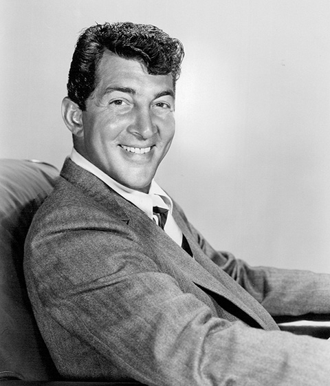 Dean Martin (1917 - 1995) - Ganhou fama ao formar dupla de comédia com Jerry Lewis. Eles estrelaram 16 filmes juntos. Dean ainda atuou ao lado de grandes estrelas do cinema, como a popular Carmen Miranda. Ele possui três estrelas na calçada da fama. Reprodução: Flipar