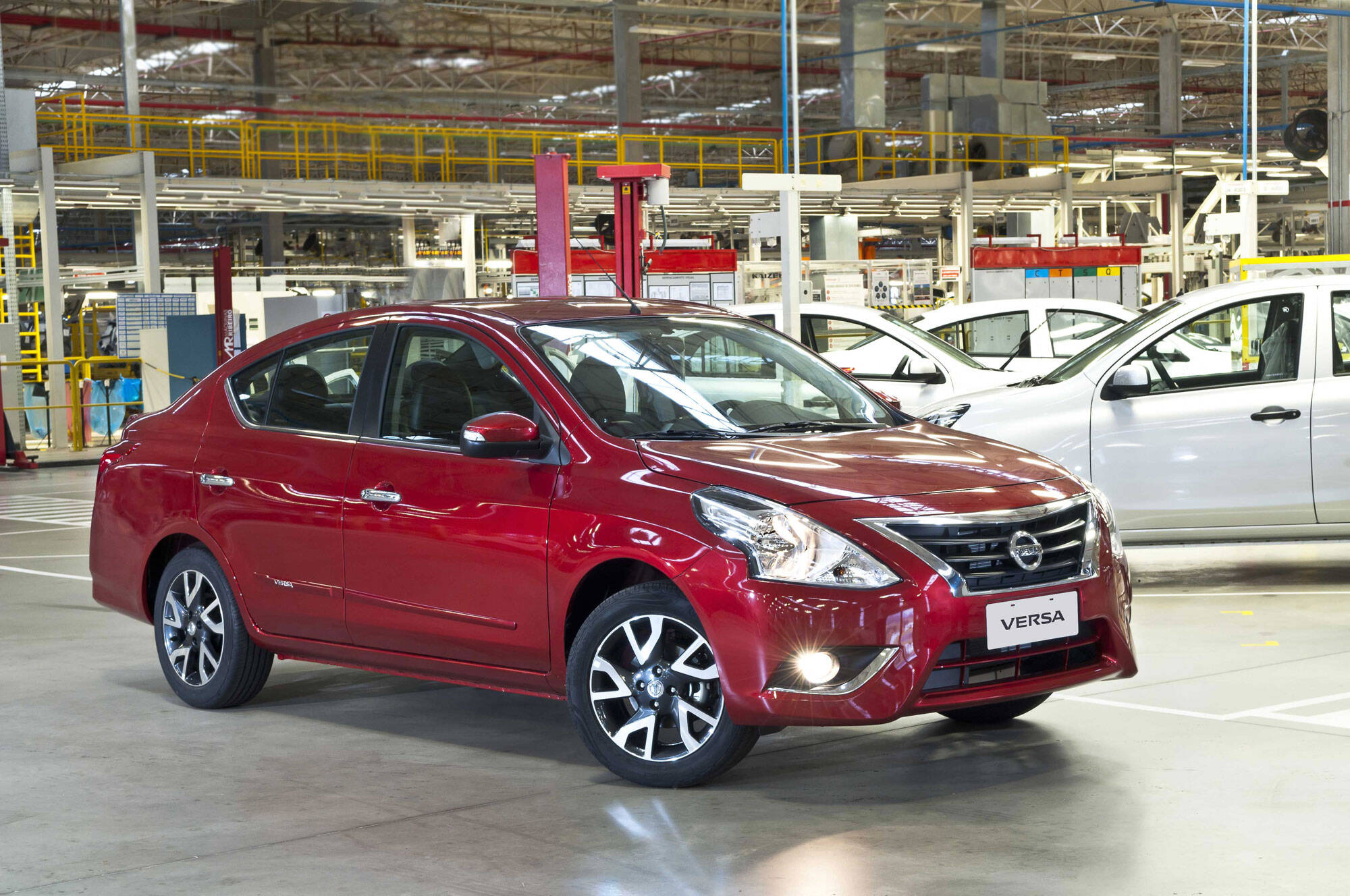 Nissan March e Versa CVT. Foto: Divulgação/Nissan