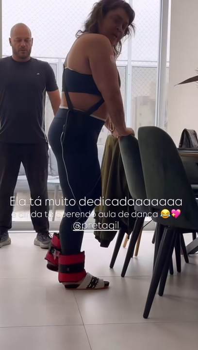 Preta Gil com bolsa de quimioterapia para treino Reprodução: Instagram