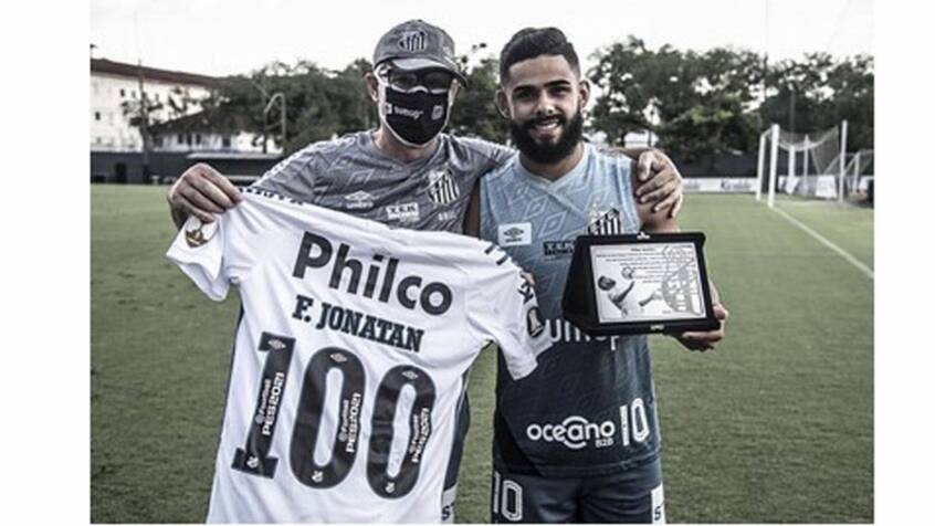 Felipe Jonatan recebe homenagem por 100 jogos com a camisa do Santos LANCE!/DIARIO DO PEIXE