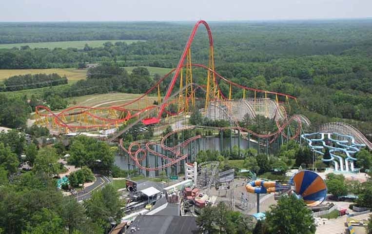 Intimidator 305 - EUA - Fica no parque Kings Dominion, em Doswell, na Virginia.  Reprodução: Flipar