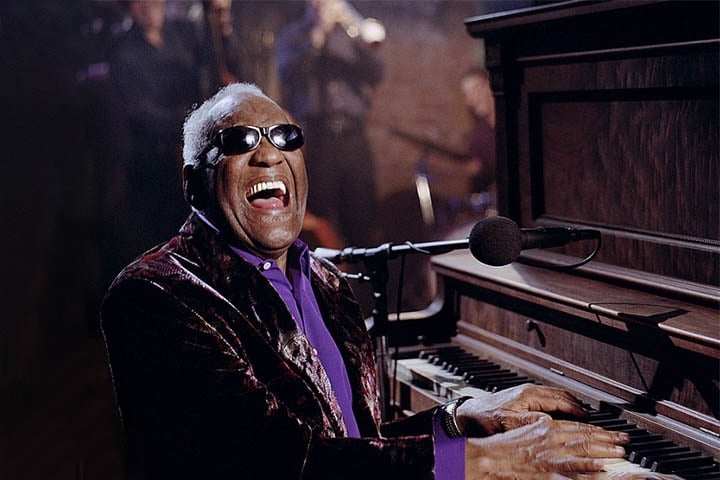 Eleição da revista Rolling Stones situou Ray Charles como o segundo maior cantor da história. Morreu em 2004, aos 73 anos, por complicações de uma doença no fígado. Reprodução: Flipar