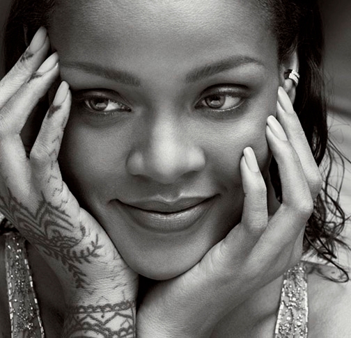 Em 2006, Rihanna abriu sua primeira instituição beneficente: Fundação Acreditar, para auxílio a crianças com doenças terminais. 