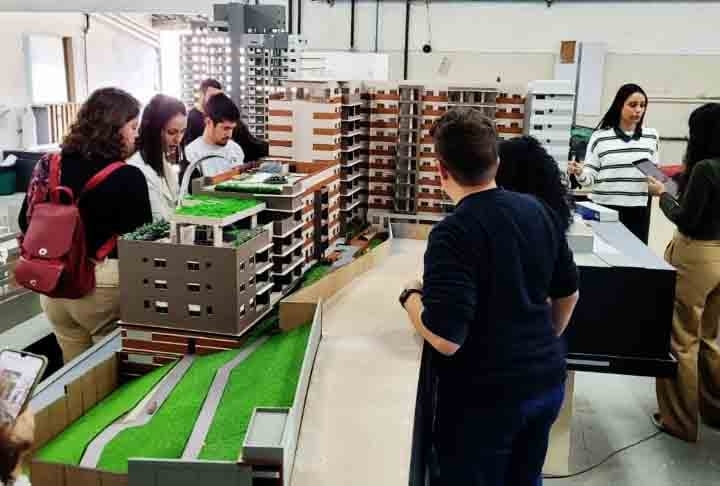 Na educação, maquetes são utilizadas em escolas para facilitar a compreensão dos estudantes ao tornar visíveis pontos ensinados em classe. Os modelos tridimensionais aproximam crianças e adolescentes da realidade concreta. 
 Reprodução: Flipar