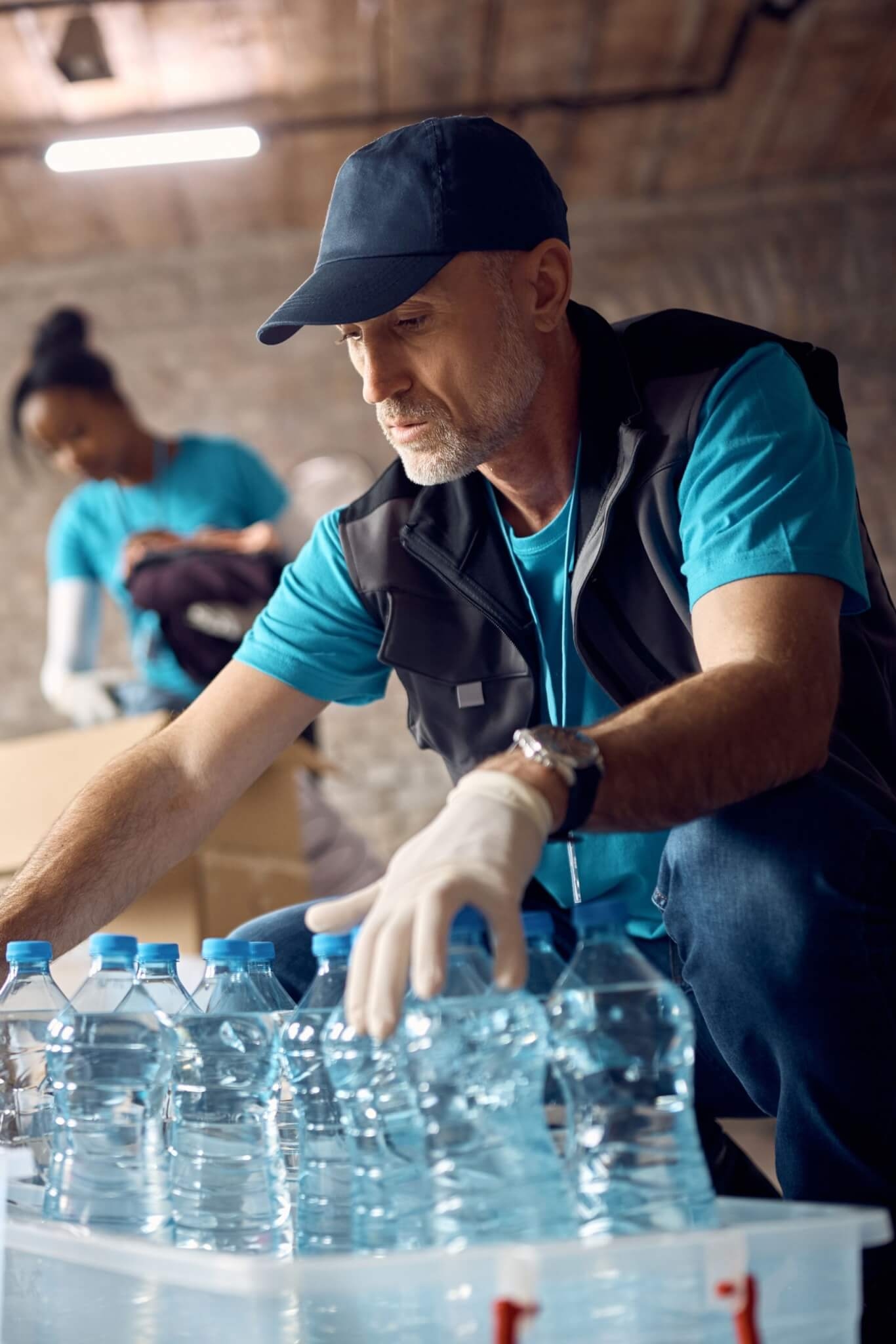 3. Seja um voluntário  A Coordenadoria Estadual de Proteção e Defesa Civil do Rio Grande do Sul lançou um formulário para voluntários que desejam atuar nas tarefas de organização, triagem e organização de doações humanitárias. Instituições e empresas também podem se inscrever. Acesse: casamilitar-rs.com.br/voluntariado/ Reprodução: EdiCase