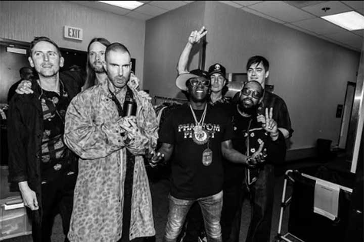 O grupo surgiu oficialmente em 2001, em Los Angeles, mas sua origem remonta aos anos 1990, quando Adam Levine, Jesse Carmichael, Mickey Madden e Ryan Dusick formaram, quando ainda cursavam o ensino médio, a banda Kara’s Flowers. 
 Reprodução: Flipar