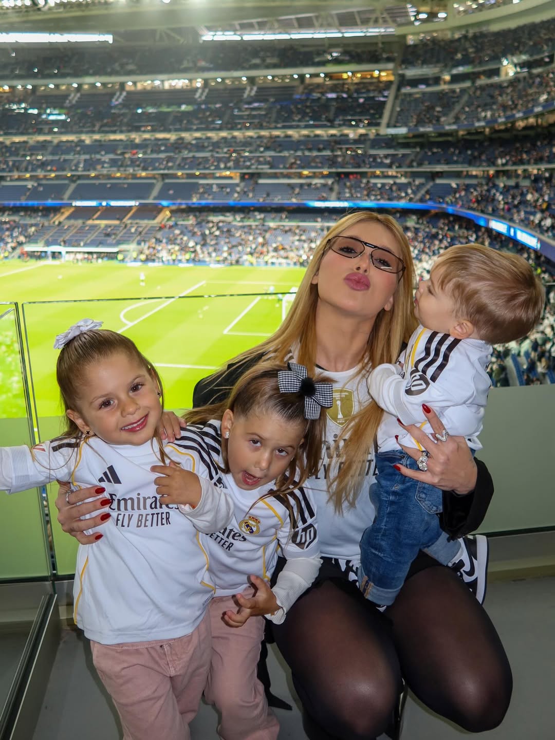 Virginia mostra filhos torcendo por Vini Jr. em jogo do Real Madrid. Foto: Instagram