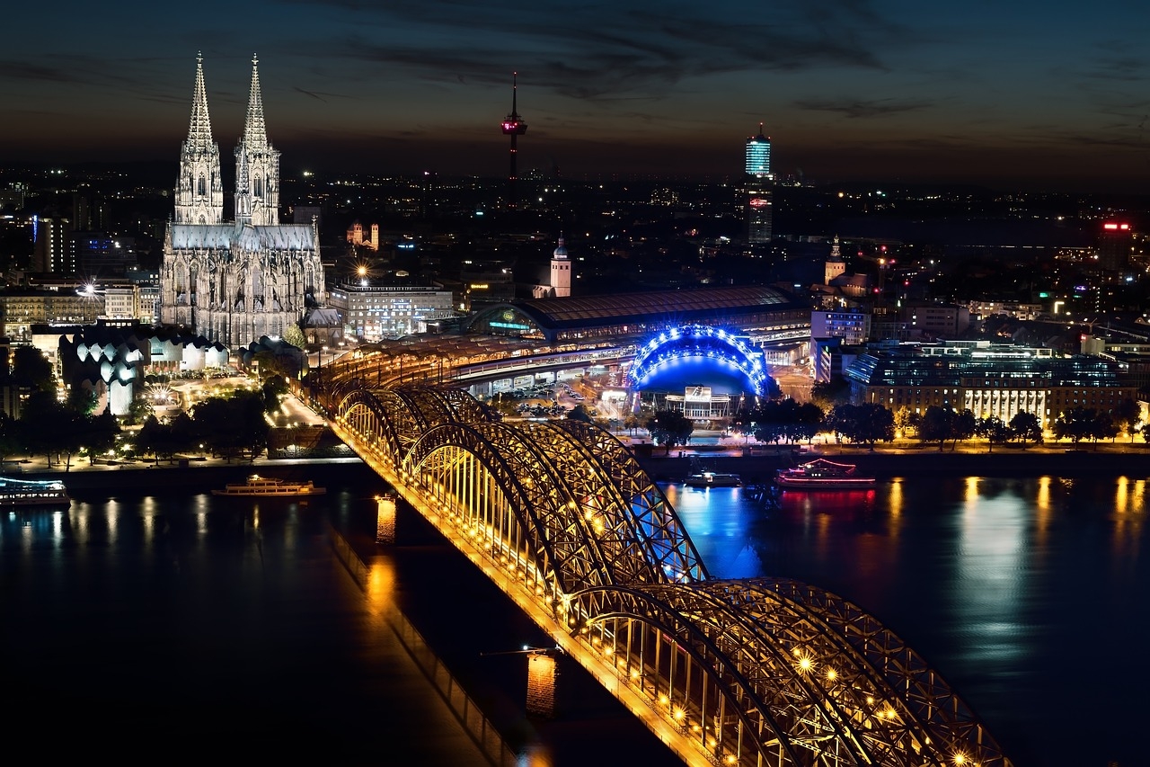 A cidade de Colônia, na Alemanha, hospeda uma imponente catedral gótica que está entre as principais atrações para turistas no país.
 Reprodução: Flipar