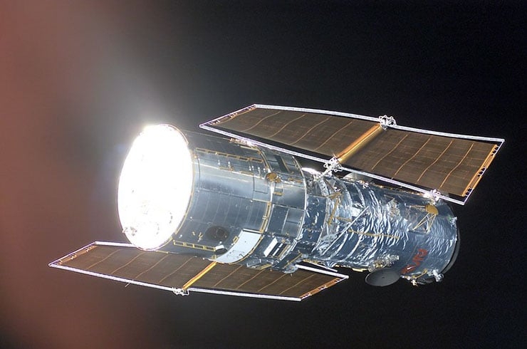 O Telescópio Hubble entrou para a história da Astronomia como o satélite artificial não tripulado que fez, ao longo de  três décadas, mais de um milhão de observações do espaço sideral.  Reprodução: Flipar