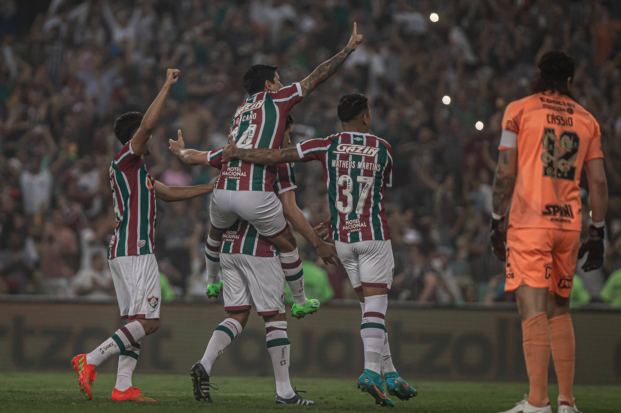 Fluminense e Corinthians realizam jogo de trocação em empate