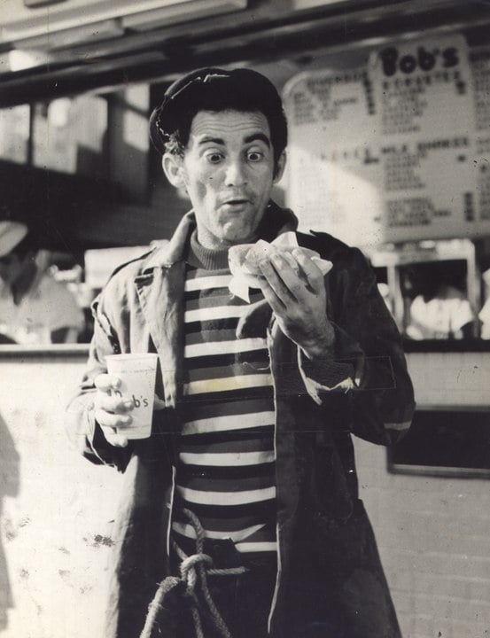 Renato também fez cinema. E após o prestígio dos Trapalhões na TV o quarteto também estendeu-se ao telão. A partir dos anos 1970,  o grupo fez uma série de filmes com imenso sucesso de bilheteria no Brasil. 
 Reprodução: Flipar