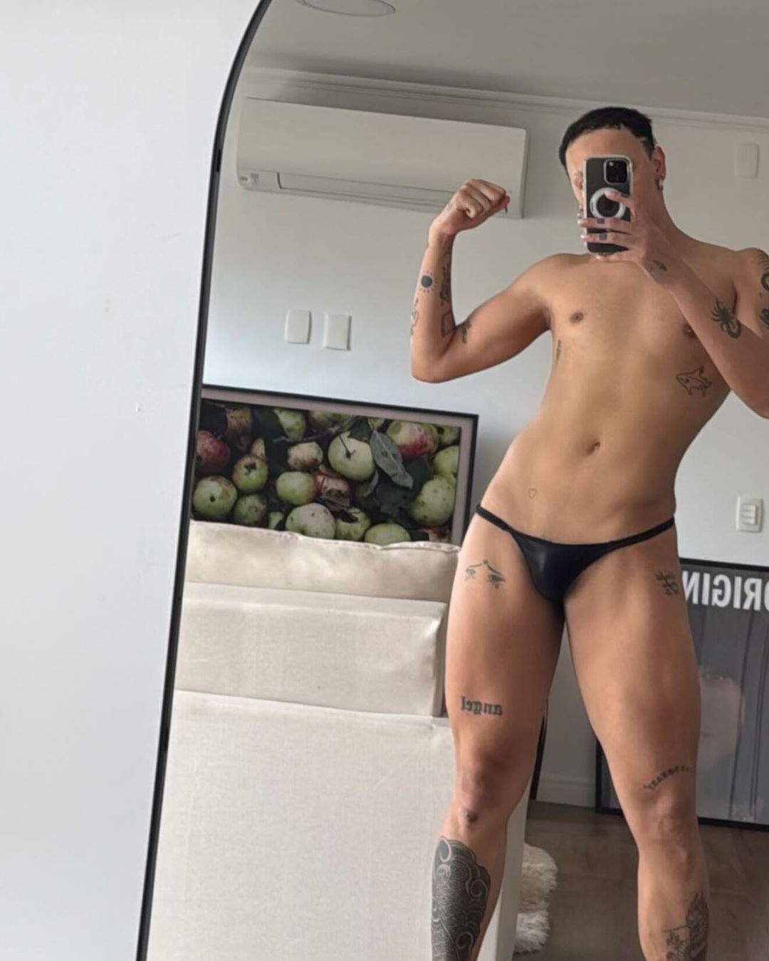 Pabllo Vittar compartilha fotos de calcinha no Instagram Instagram