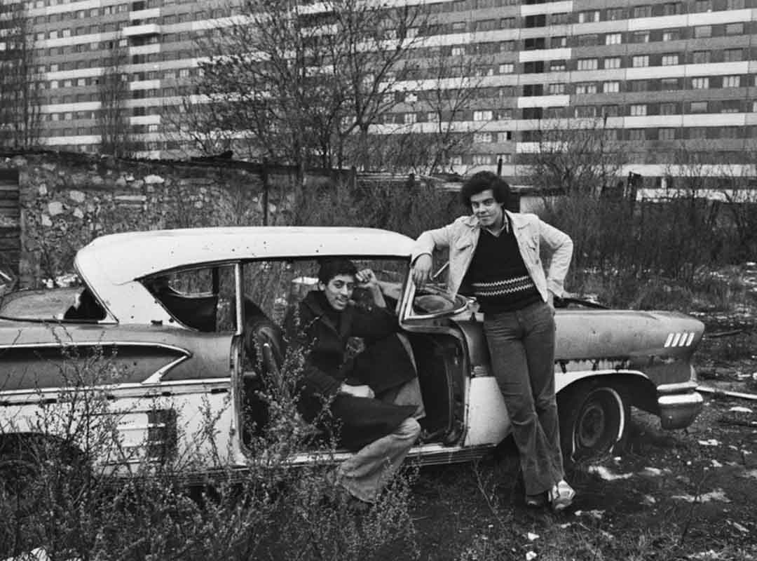 Em 1978, Sebastião Salgado fez um trabalho documental sobre um conjunto de grandes blocos de apartamento ocupados por imigrantes em La Courneuve, no subúrbio de Paris.  Reprodução: Flipar