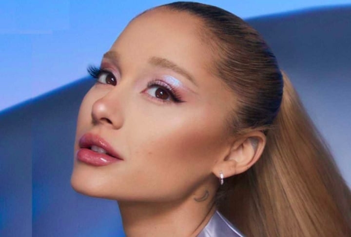 Apesar do sucesso na atuação, Ariana sempre teve uma paixão pela música. Reprodução: Flipar