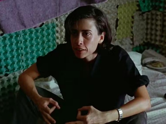 O Que é Isso, Companheiro? - Filme dirigido por Bruno Barreto, baseado no livro homônimo escrito por Fernando Gabeira, foi indicado a “Melhor Filme” no Oscar de 1998. Entre os destaques do elenco está Fernanda Torres, que agora concorre por sua performance em “Ainda Estou Aqui”. 
 Reprodução: Flipar
