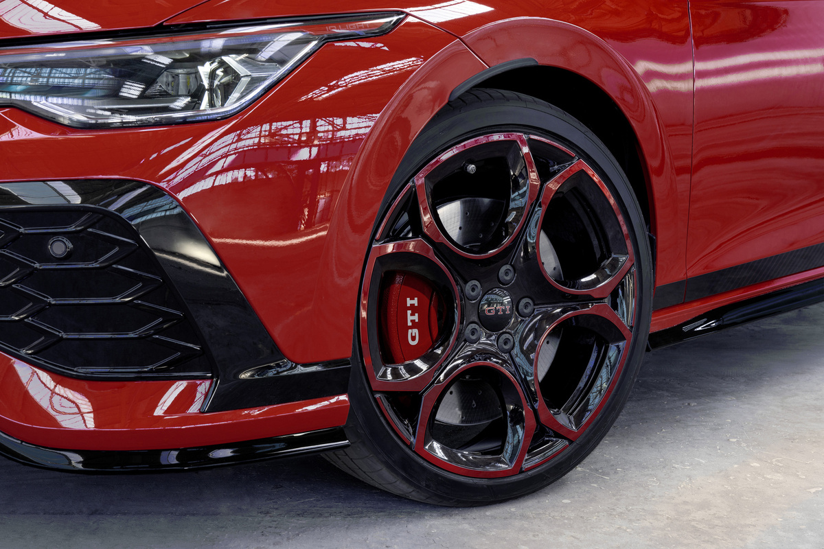 Roda do VW Golf GTI Edition 50. Foto: Volkswagen/Divulgação