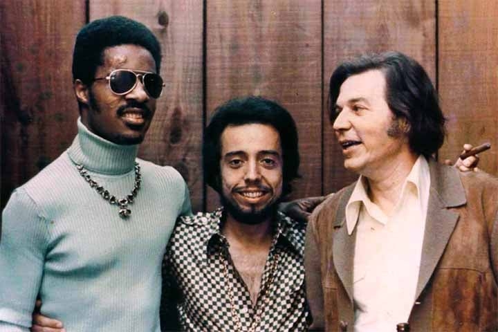 Bossa nova, samba-rock e outros estilos foram muito presentes em sua obra, misturando os gêneros ao jazz. Ele foi próximo de Tom Jobim, Vinícius de Moraes e Baden Powell entre as décadas de 50 e 60.
 Reprodução: Flipar