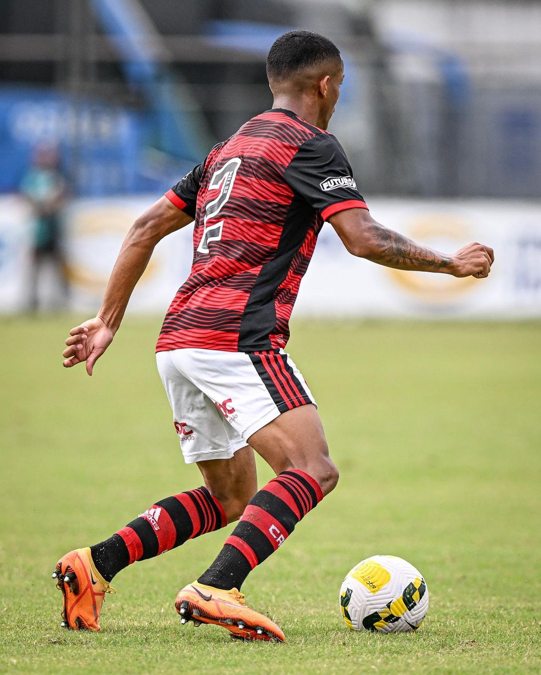 Barcelona desiste de contratar promessa do FlamengoJogada 10