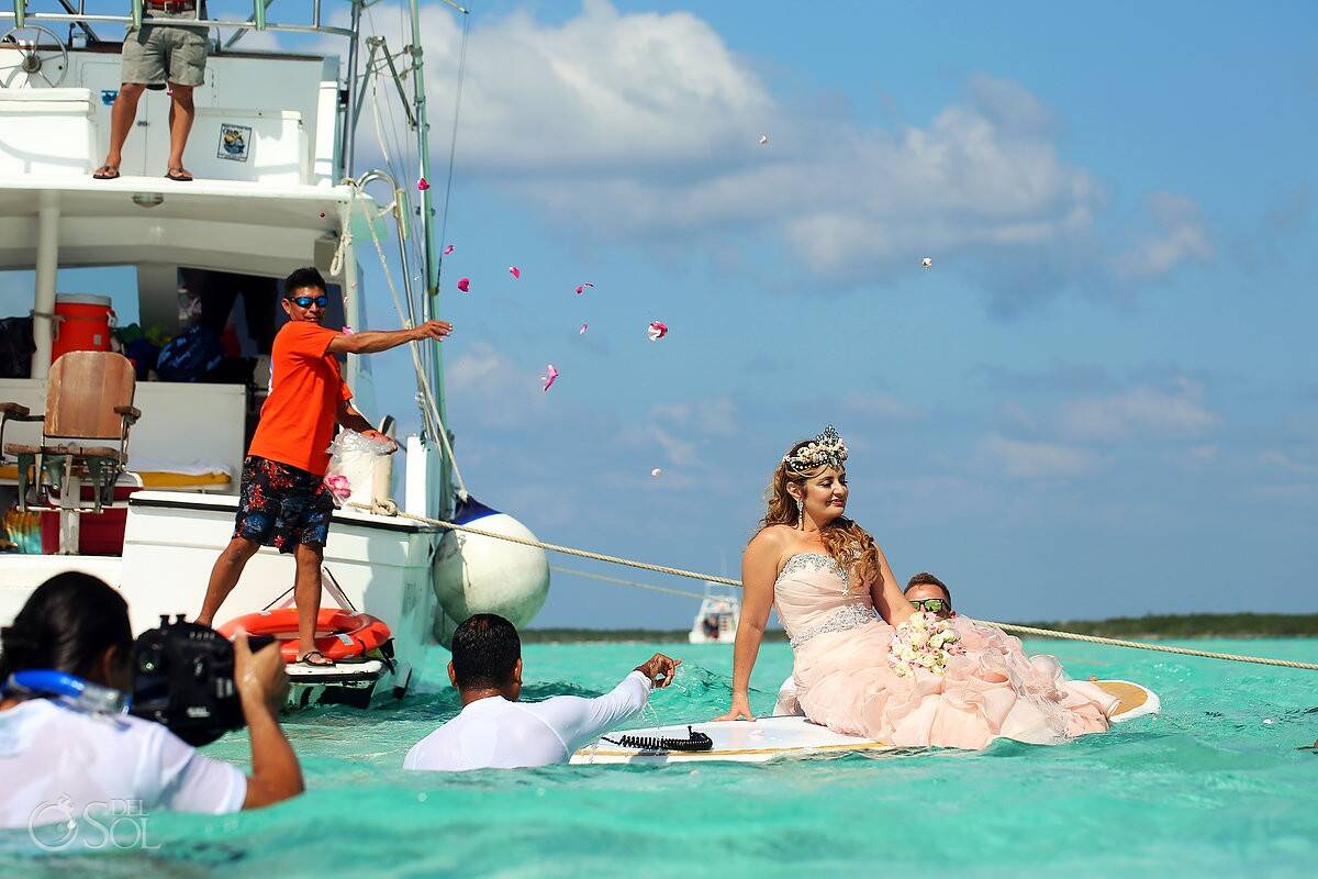 Casal, que vive em Boston, nos Estados Unidos, se casou em Cozumel, uma ilha do México, em novembro do ano passado, mas as fotos só foram divulgadas em março . Foto:  Del Sol Photography