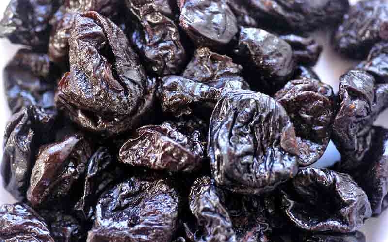 O consumo de ameixas, especialmente em sua forma seca, tem se popularizado devido ao alto valor nutritivo que essas frutas desidratadas retêm.  Reprodução: Flipar
