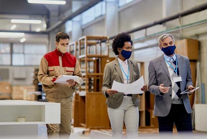 9. Gestor de operações e logística - Os investimentos crescentes em infraestrutura proporcionam oportunidades para profissionais gerenciarem operações e logística. A formação recomendada é: Graduação em Engenharia, Administração, Economia ou Comércio Exterior. Reprodução: Flipar