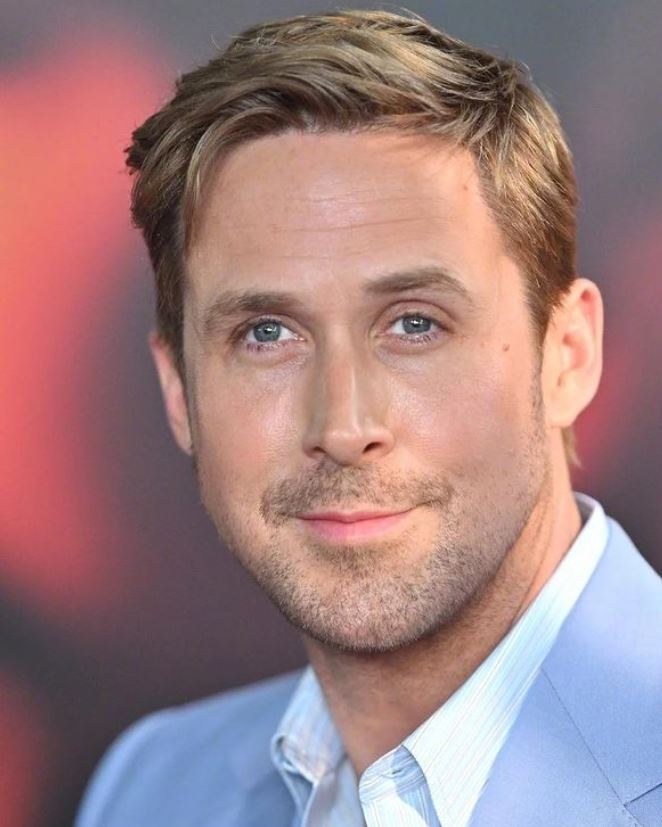 Ryan Gosling - Nascido em 12/11/1980 na cidade de London, na província de Ontário, no Canadá, o ator tem 1,84 metro de altura. 