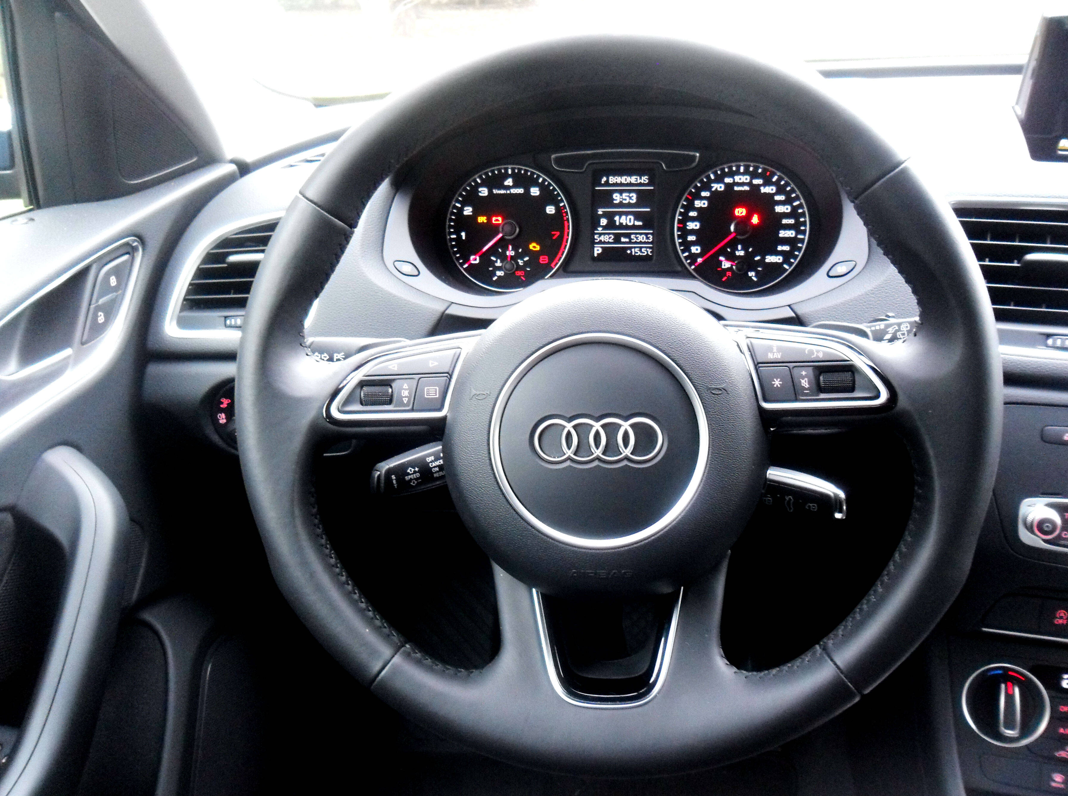 Audi Q3 Attraction 1.4 TFSI. Foto: Divulgação