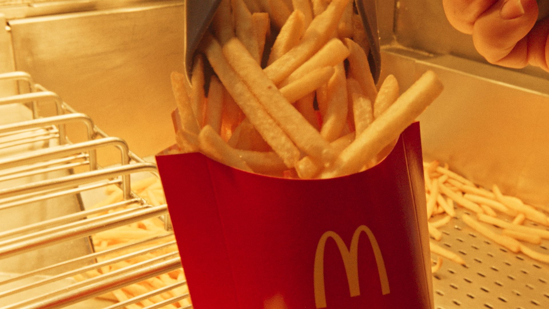 Já as McFritas são feitas com 100% de batatas selecionadas, livres de gordura trans, sem adição de corantes ou aromatizantes e fritas com tempo e a temperatura controladas.. Foto: Campanha Made for you