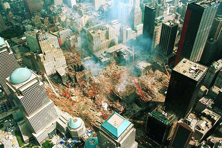 A precisão é discutível, mas o impacto cultural é inegável. O atentado mudou o mundo, provocou guerras, alterou fronteiras diplomáticas e reformulou o conceito de segurança global. Se Nostradamus previu ou não, o 11 de Setembro entrou para a história como um dos eventos mais traumáticos do século XXI. Reprodução: Flipar