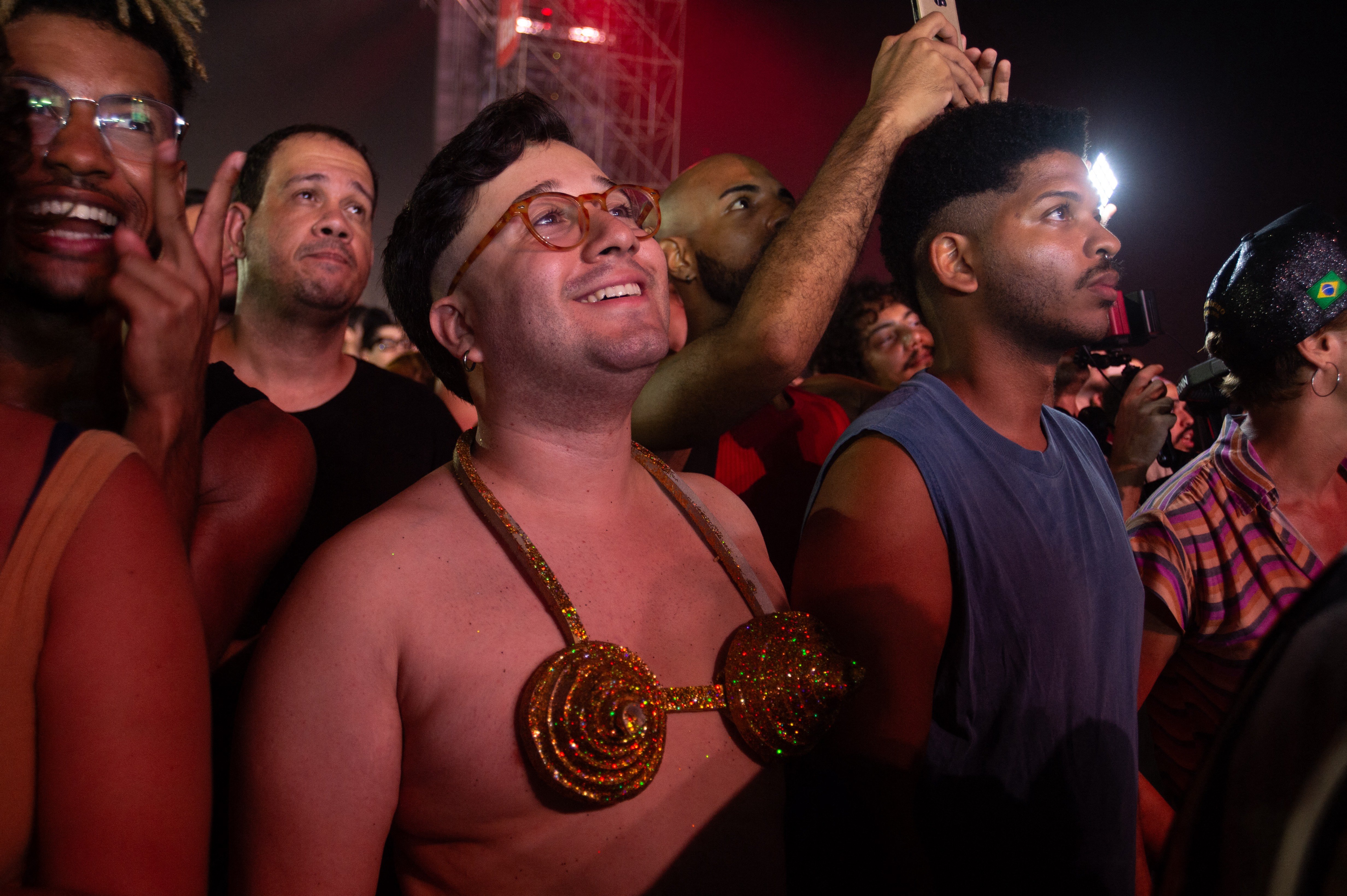 Madonna leva fãs à loucura com performance e homenagens TERCIO TEIXEIRA/AFP