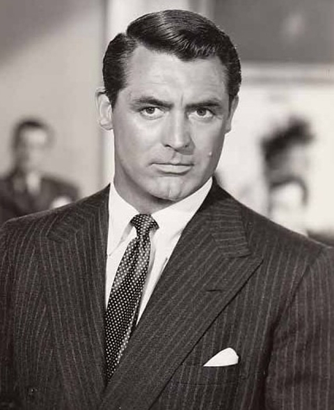 4.Cary Grant - O ator britânico nasceu em 18/1/ 1904. Era um acrobata habilidoso antes de entrar para o cinema. Para isso, teve que mudar de nome, pois se chamava Archibald Alexander Leach, que o mercado cnematográfico desaprovou. Optou por um nome com as mesmas iniciais de um ídolo da época: Clark Gable.  Reprodução: Flipar