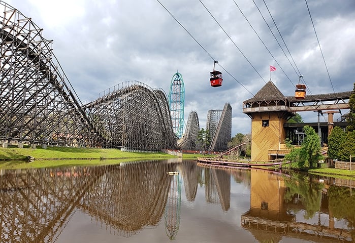 O parque fica em Jackson Township, na cidade de Nova Jersey, a cerca de 125 km de Nova York. E atrai quem curte aventura com elavada dose de adrenalina.  Reprodução: Flipar