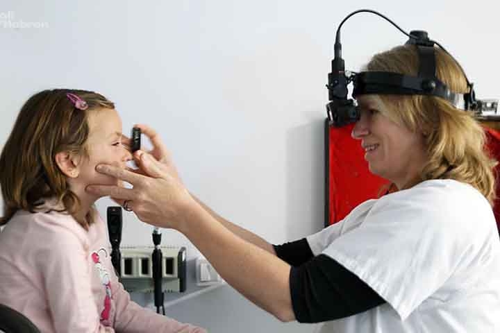 Consultas regulares ao oftalmologista, hábitos saudáveis e proteção contra fatores de risco são medidas essenciais para preservar a visão e garantir uma vida com mais autonomia e bem-estar. Reprodução: Flipar