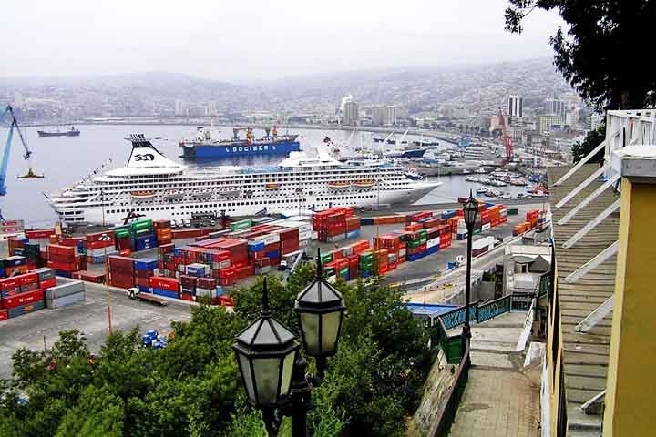 Valparaíso, Chile: Com seu porto movimentado, Valparaíso recebe anualmente cerca de 40 cruzeiros e 100 mil visitantes, sendo uma parada estratégica para cruzeiros que exploram a costa chilena.
 Reprodução: Flipar