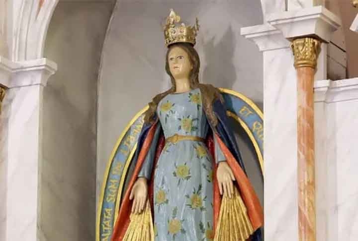 A primeira das três aparições teria ocorrido no dia 27 de novembro, razão pela qual essa data litúrgica é  consagrada a Nossa Senhora das Graças - manifestação da Virgem Maria que é muito popular no Brasil. 
 Reprodução: Flipar