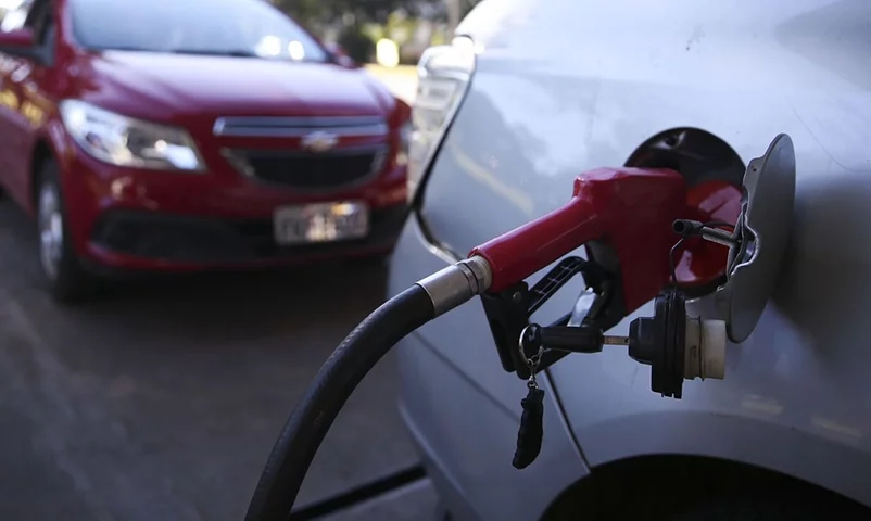 Curiosidade 3: Etanol em todos os postos - Um fato pra lá de curioso é que o Brasil e é o único país do mundo em que o etanol é oferecido em todos os postos de gasolina. Reprodução: Flipar