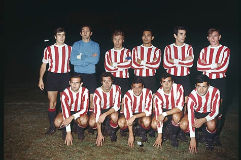 1968: Estudiantes x Palmeiras - O clube de La Plata conquistou o segundo de seus quatro títulos ao vencer jogo desempate por 2 a 0 no Centenario, em Montevidéu, no Uruguai. - Foto: El Gráfico/Arquivo/Wikimedia Commons