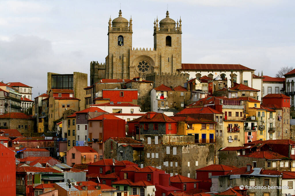 Catedral Sé do Porto está situada em ponto alto de Porto. Foto: Francisco Bernardo/Flickr